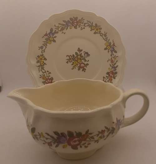 Vintage1942 to 1958  Royal Doulton Leighton (D6164)  Gravy boat with Saucer  - England
