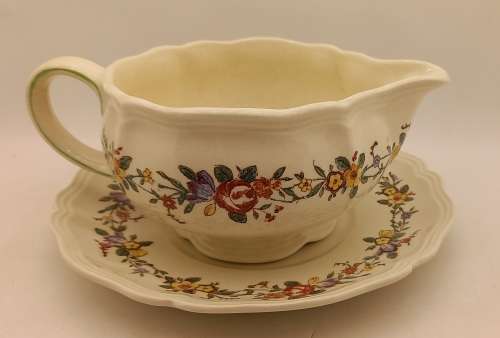 Vintage1942 to 1958  Royal Doulton Leighton (D6164)  Gravy boat with Saucer  - England