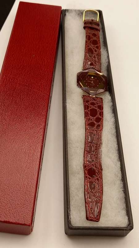 Pre-owned Ladies EDWIN Quartz watch-Japan 2035 movement Leather strap- small nic on glass