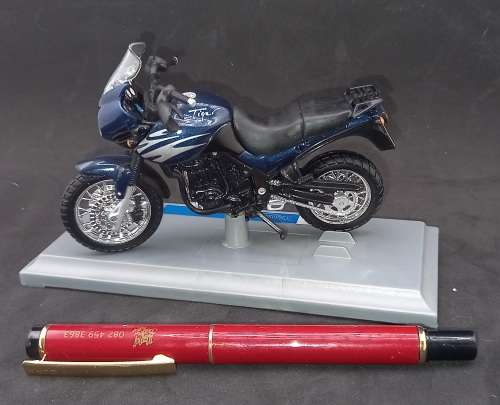 Maisto Triumph Tiger model motorcycle - (No Cover)