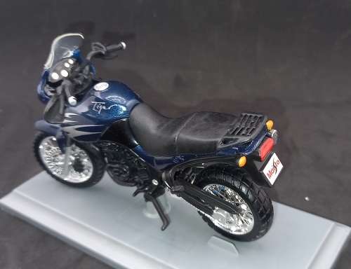 Maisto Triumph Tiger model motorcycle - (No Cover)