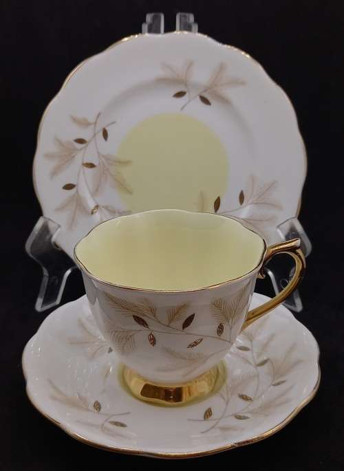 Vintage Royal Albert MONTROSE trio Fine Bone China -England - (5 Available bid is for one)