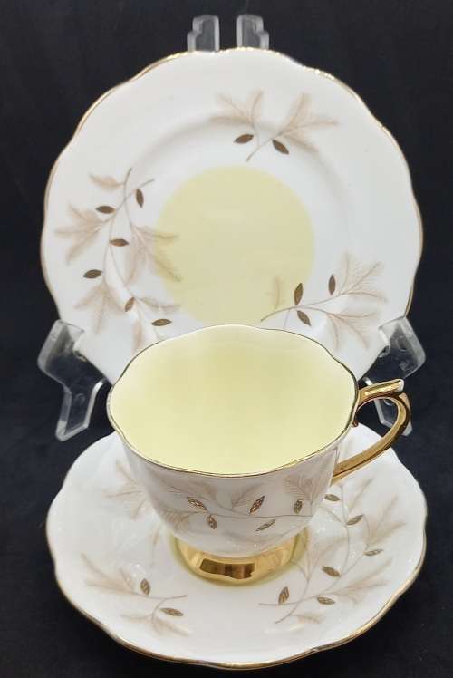 Vintage Royal Albert MONTROSE trio Fine Bone China -England - (5 Available bid is for one)