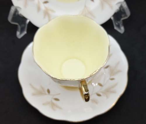 Vintage Royal Albert MONTROSE trio Fine Bone China -England - (5 Available bid is for one)
