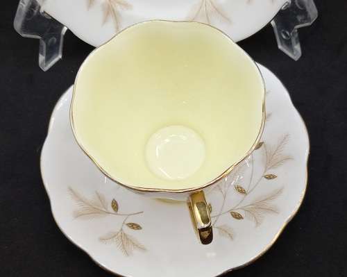 Vintage Royal Albert MONTROSE trio Fine Bone China -England - (5 Available bid is for one)