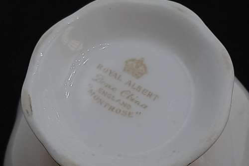 Vintage Royal Albert MONTROSE trio Fine Bone China -England - (5 Available bid is for one)