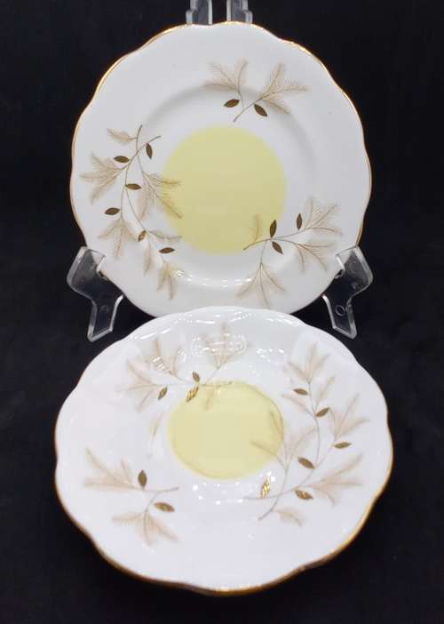 Vintage Royal Albert MONTROSE trio Fine Bone China -England - (5 Available bid is for one)