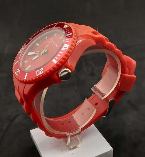 Unused Mens Red 3ATM Tomato T13-4131 Watch-Rubber Strap-Needs Battery-No Box