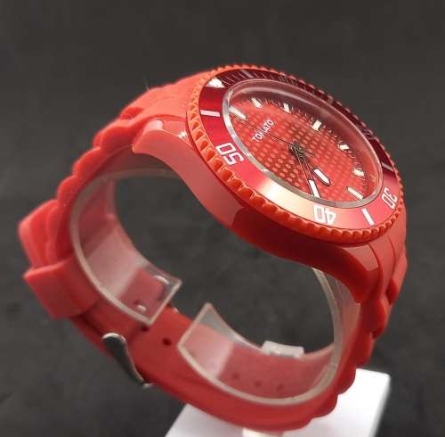 Unused Mens Red 3ATM Tomato T13-4131 Watch-Rubber Strap-Needs Battery-No Box