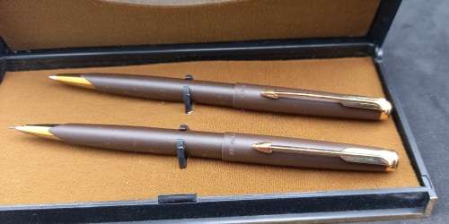 Brown Parker Ball Pen and Pencil Set in Parker Case -U.S.A  - T-Ball Refill is dry