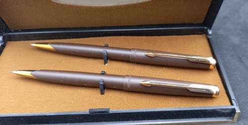 Brown Parker Ball Pen and Pencil Set in Parker Case -U.S.A  - T-Ball Refill is dry