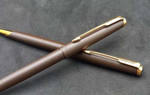 Brown Parker Ball Pen and Pencil Set in Parker Case -U.S.A  - T-Ball Refill is dry