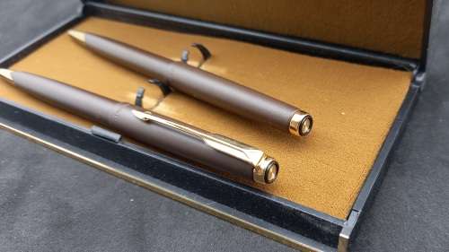 Brown Parker Ball Pen and Pencil Set in Parker Case -U.S.A  - T-Ball Refill is dry
