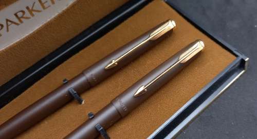 Brown Parker Ball Pen and Pencil Set in Parker Case -U.S.A  - T-Ball Refill is dry