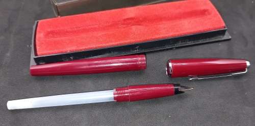 Vintage Maroon Parker 45 Arrow in Case -England  - Cartridge is empty -Fine Nib-Clutch ring missing
