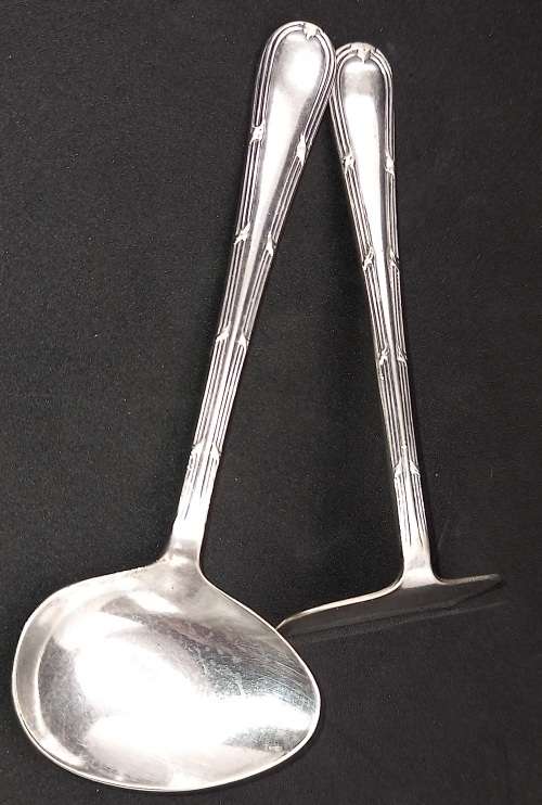 Vintage Yeoman Plate EPNS Child`s Spoon and Pusher set