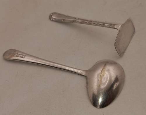 Vintage Yeoman Plate EPNS Child`s Spoon and Pusher set
