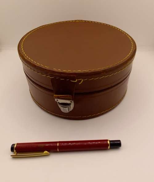 Vintage Genuine Leather Collar and Stud Box 87x185mm-Great condition