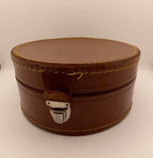 Vintage Genuine Leather Collar and Stud Box 87x185mm-Great condition