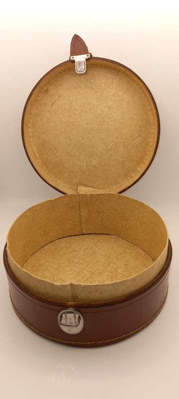 Vintage Genuine Leather Collar and Stud Box 87x185mm-Great condition