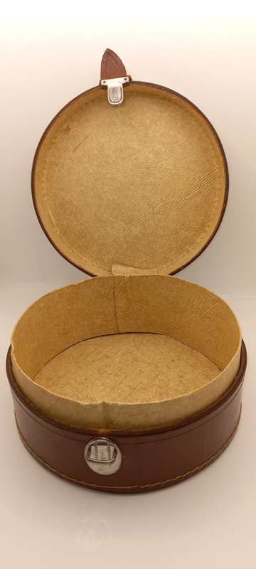 Vintage Genuine Leather Collar and Stud Box 87x185mm-Great condition
