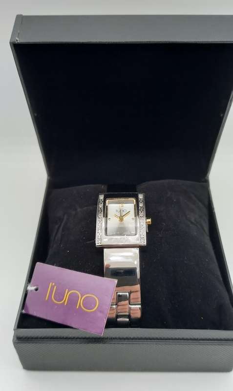 Unused `new` luno Ladies Quarts watch still in Box -metal strap - Need a new Battery -5 available
