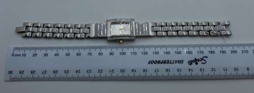 Unused `new` luno Ladies Quarts watch still in Box -metal strap - Need a new Battery -5 available
