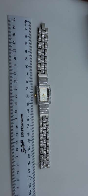 Unused `new` luno Ladies Quarts watch still in Box -metal strap - Need a new Battery -5 available