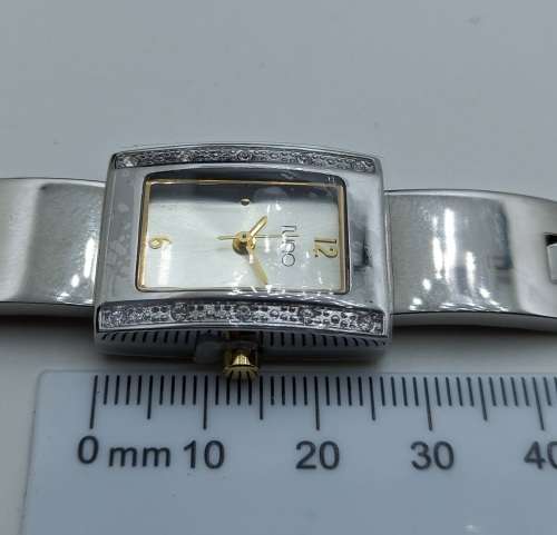 Unused `new` luno Ladies Quarts watch still in Box -metal strap - Need a new Battery -5 available