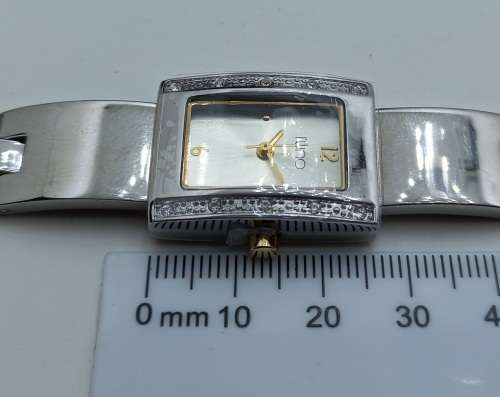 Unused `new` luno Ladies Quarts watch still in Box -metal strap - Need a new Battery -5 available