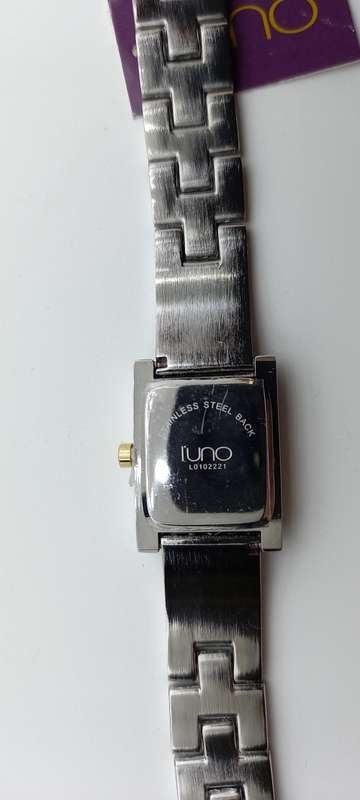 Unused `new` luno Ladies Quarts watch still in Box -metal strap - Need a new Battery -5 available