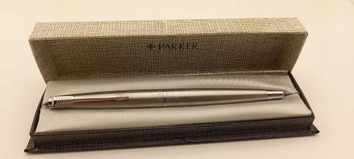 Vintage Parker 45 Flighter Fountain Pen with squeeze converter Made in the U.K in parker Case
