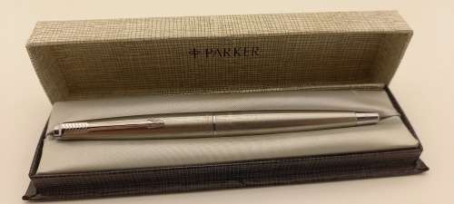 Vintage Parker 45 Flighter Fountain Pen with squeeze converter Made in the U.K in parker Case