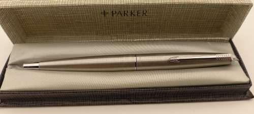 Vintage Parker 45 Flighter Fountain Pen with squeeze converter Made in the U.K in parker Case