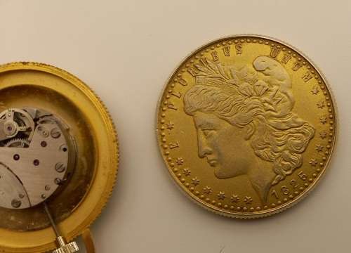 Antique /Vintage Swiss Manual wind  Pocket watch --WORKING- 1825 Pluribus unum USA coin 17 Jewels