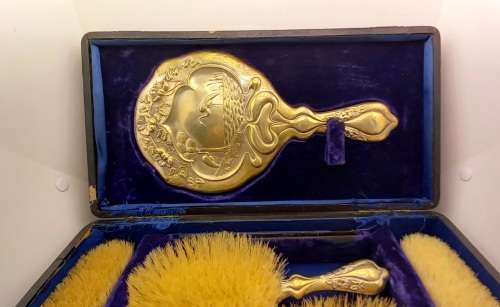 Antique Ladies Grooming set Boxed - Mirror & 4 Brushes -Brushes not in good shape- Used Condition