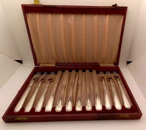 12pc Antique/Vintage Yeoman Silver Plated  Fruit and Cake Cutlery set made in England - Boxed