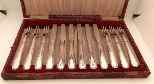 12pc Antique/Vintage Yeoman Silver Plated  Fruit and Cake Cutlery set made in England - Boxed