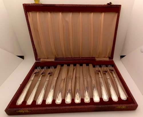 12pc Antique/Vintage Yeoman Silver Plated  Fruit and Cake Cutlery set made in England - Boxed
