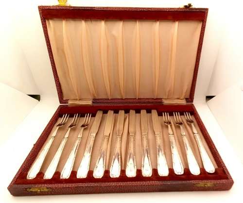 12pc Antique/Vintage Yeoman Silver Plated  Fruit and Cake Cutlery set made in England - Boxed