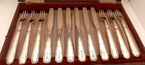12pc Antique/Vintage Yeoman Silver Plated  Fruit and Cake Cutlery set made in England - Boxed