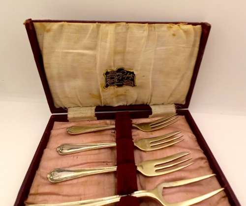 Antique or Vintage EPNS silver plated Cake Fork set in Box