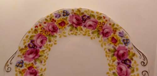 Vintage Royal Albert "Serena" Cake Plate 245x220mm (Gold on rim worn)