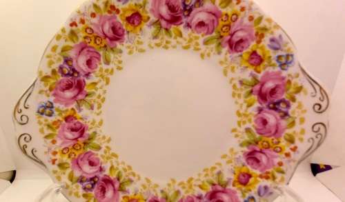 Vintage Royal Albert "Serena" Cake Plate 245x220mm (Gold on rim worn)