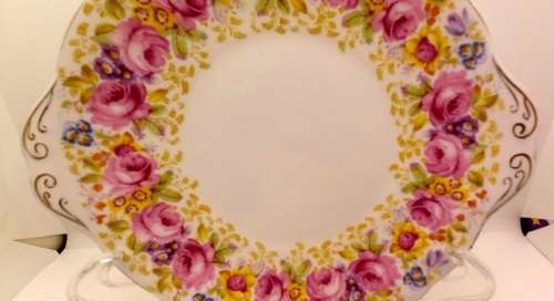 Vintage Royal Albert "Serena" Cake Plate 245x220mm (Gold on rim worn)