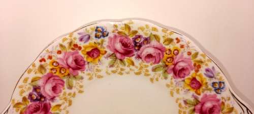 Vintage Royal Albert "Serena" Cake Plate 245x220mm (Gold on rim worn)