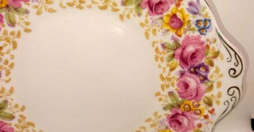 Vintage Royal Albert "Serena" Cake Plate 245x220mm (Gold on rim worn)