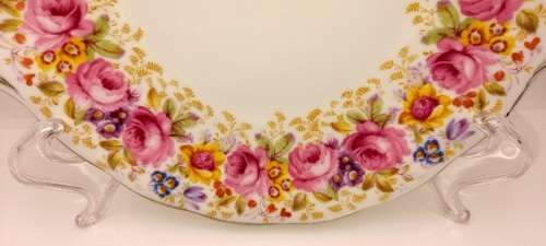 Vintage Royal Albert "Serena" Cake Plate 245x220mm (Gold on rim worn)