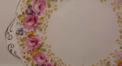 Vintage Royal Albert "Serena" Cake Plate 245x220mm (Gold on rim worn)