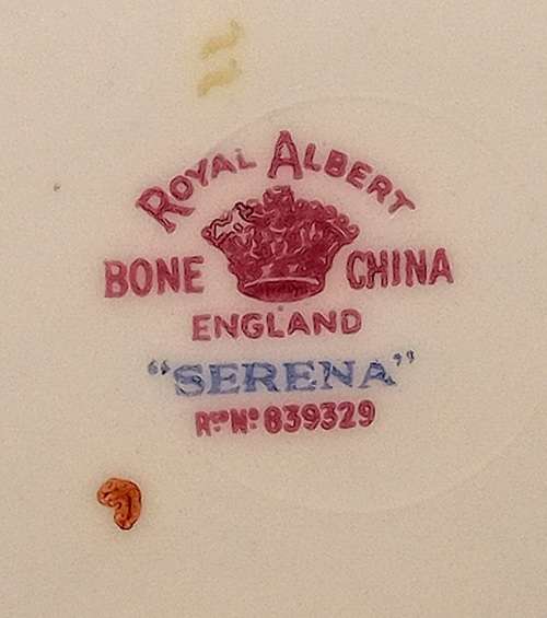 Vintage Royal Albert "Serena" Cake Plate 245x220mm (Gold on rim worn)